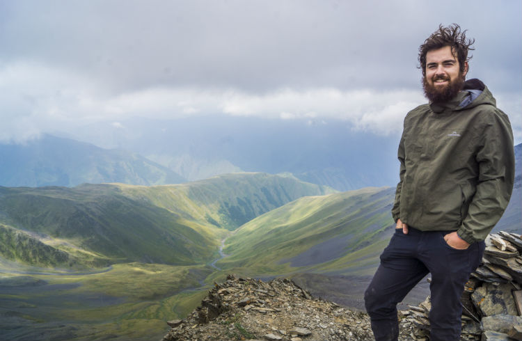 Amazing Nomads Podcast: Ed Cavanough - One Road to London.