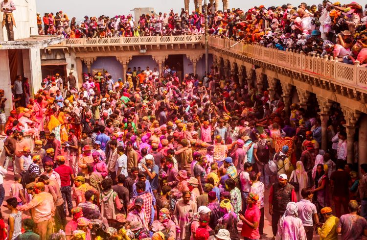 How to Survive a Stampede or Crowd Crush when Traveling